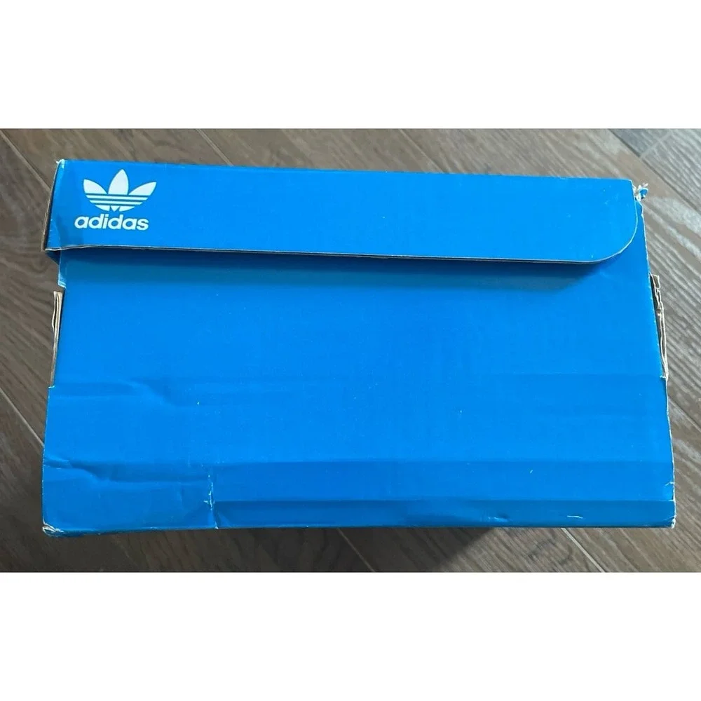 Adidas‎ empty shoe box